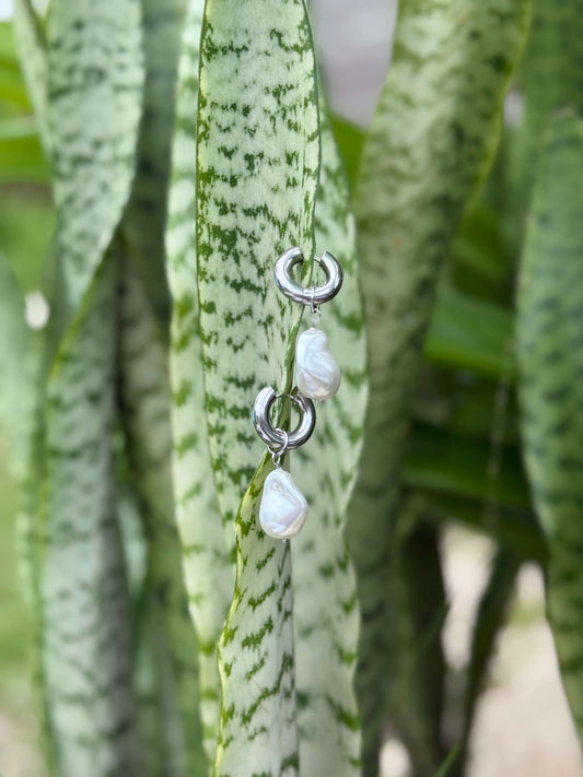 Hine Moana Pearl Silver Huggies