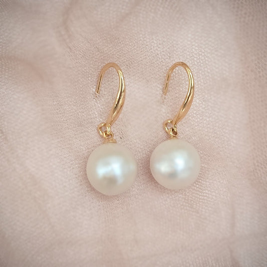 Amelie Single Pearl Hook Earrings round