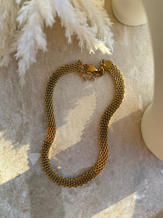 Rāranga Kōura Gold Mesh Necklace