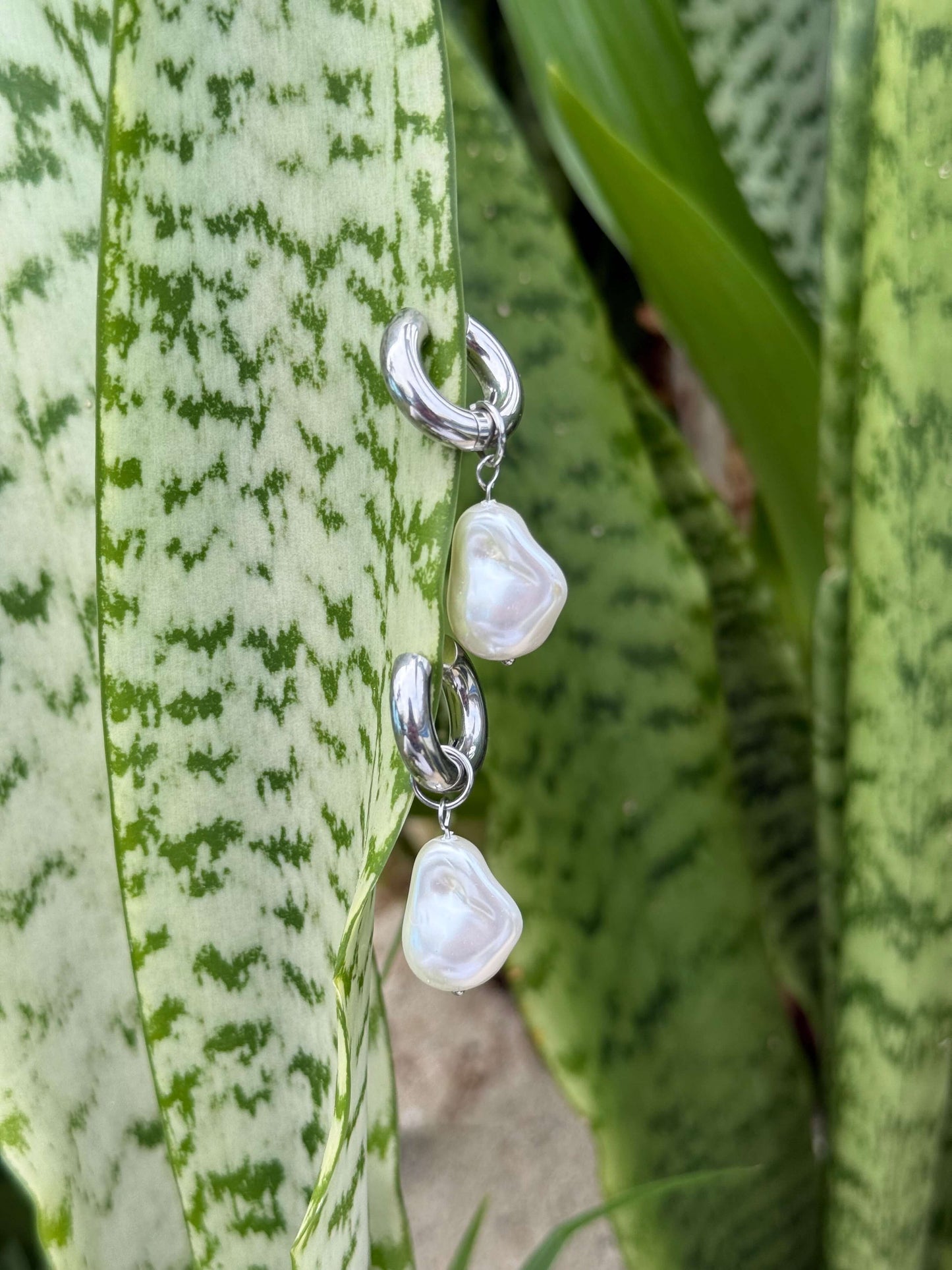 Hine Moana Pearl Silver Huggies