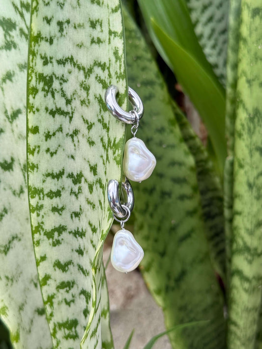 Hine Moana Pearl Silver Huggies