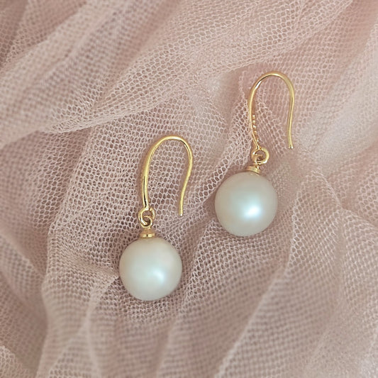 Amelie Single Pearl Hook Earrings round